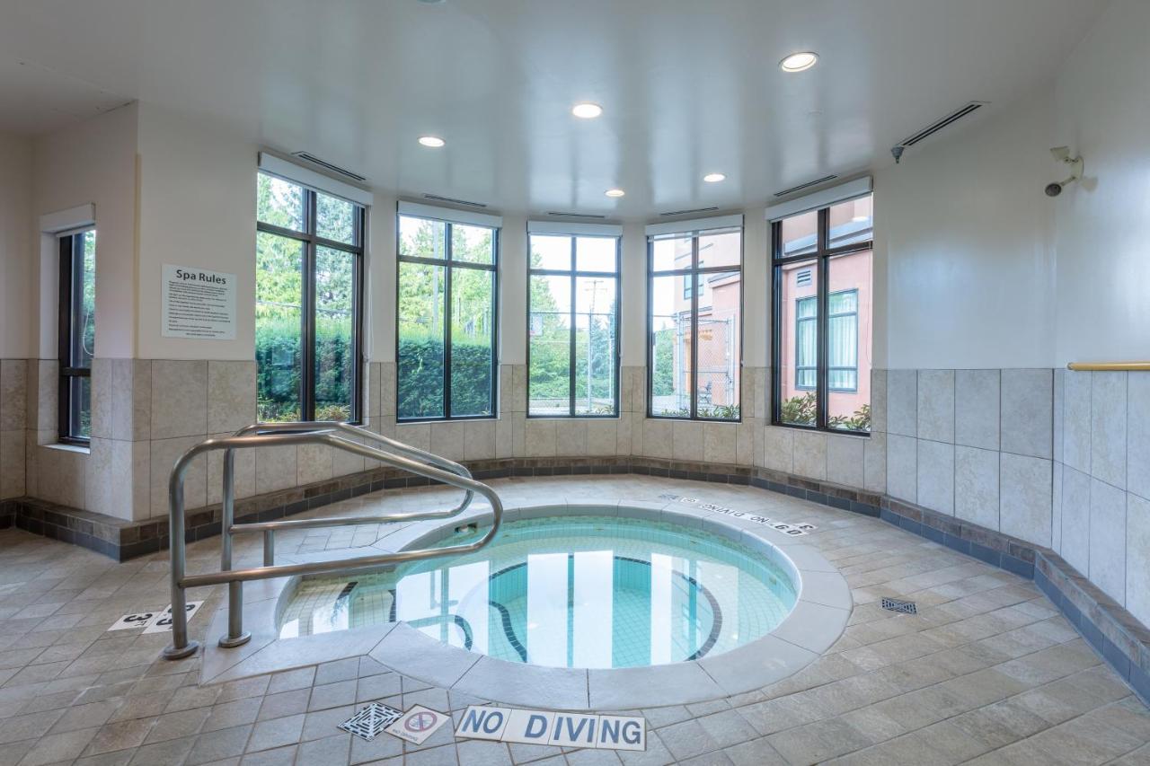 Holiday Inn Express & Suites Riverport Richmond By Ihg Экстерьер фото