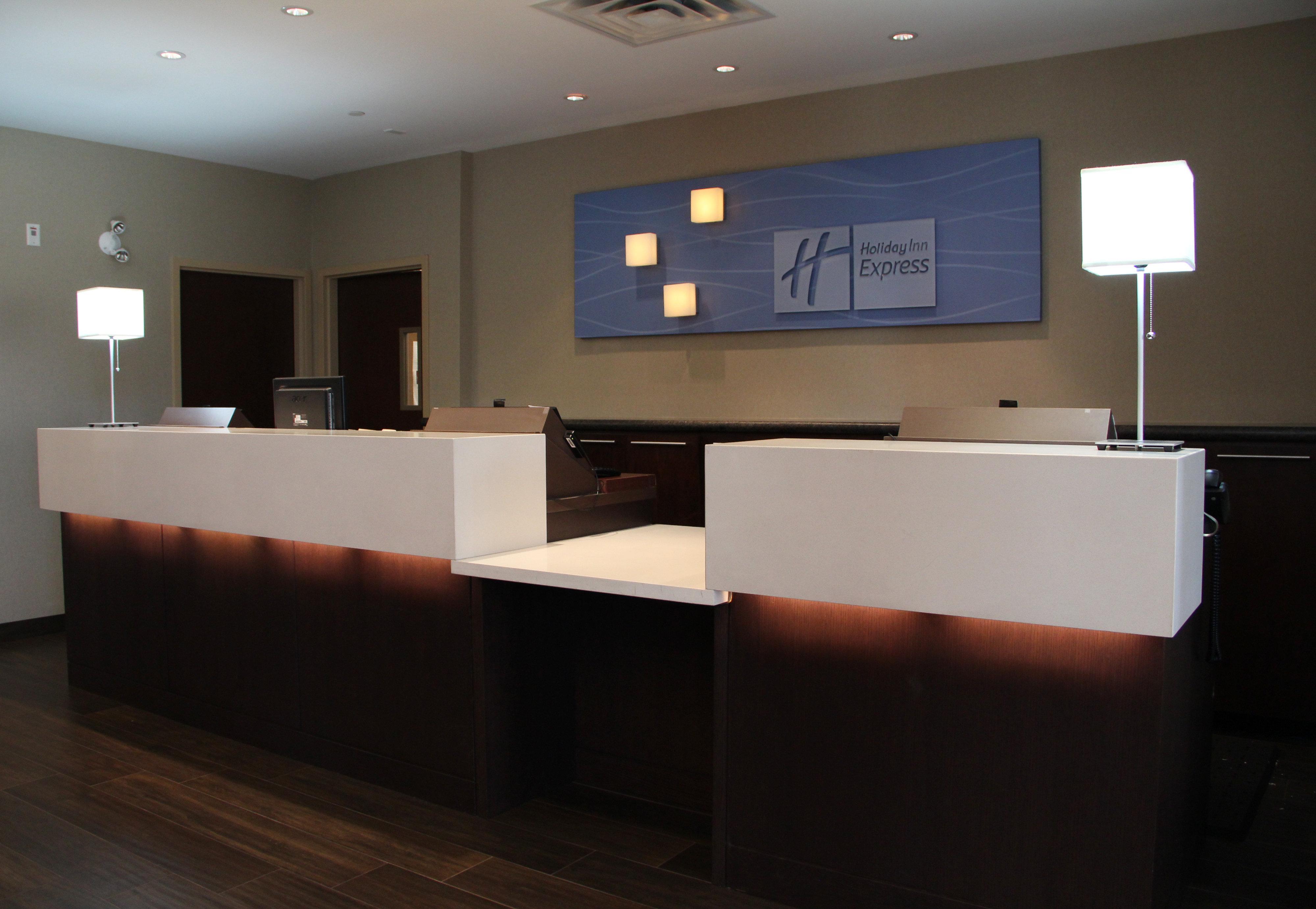 Holiday Inn Express & Suites Riverport Richmond By Ihg Экстерьер фото