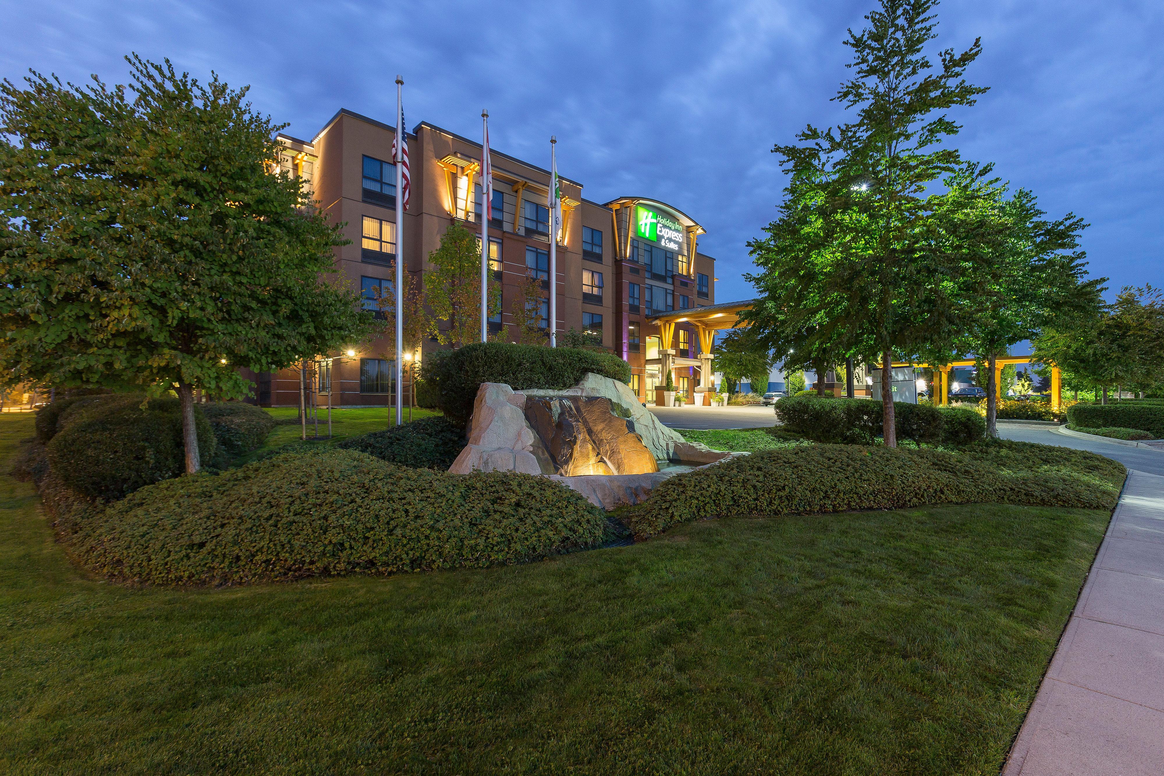 Holiday Inn Express & Suites Riverport Richmond By Ihg Экстерьер фото