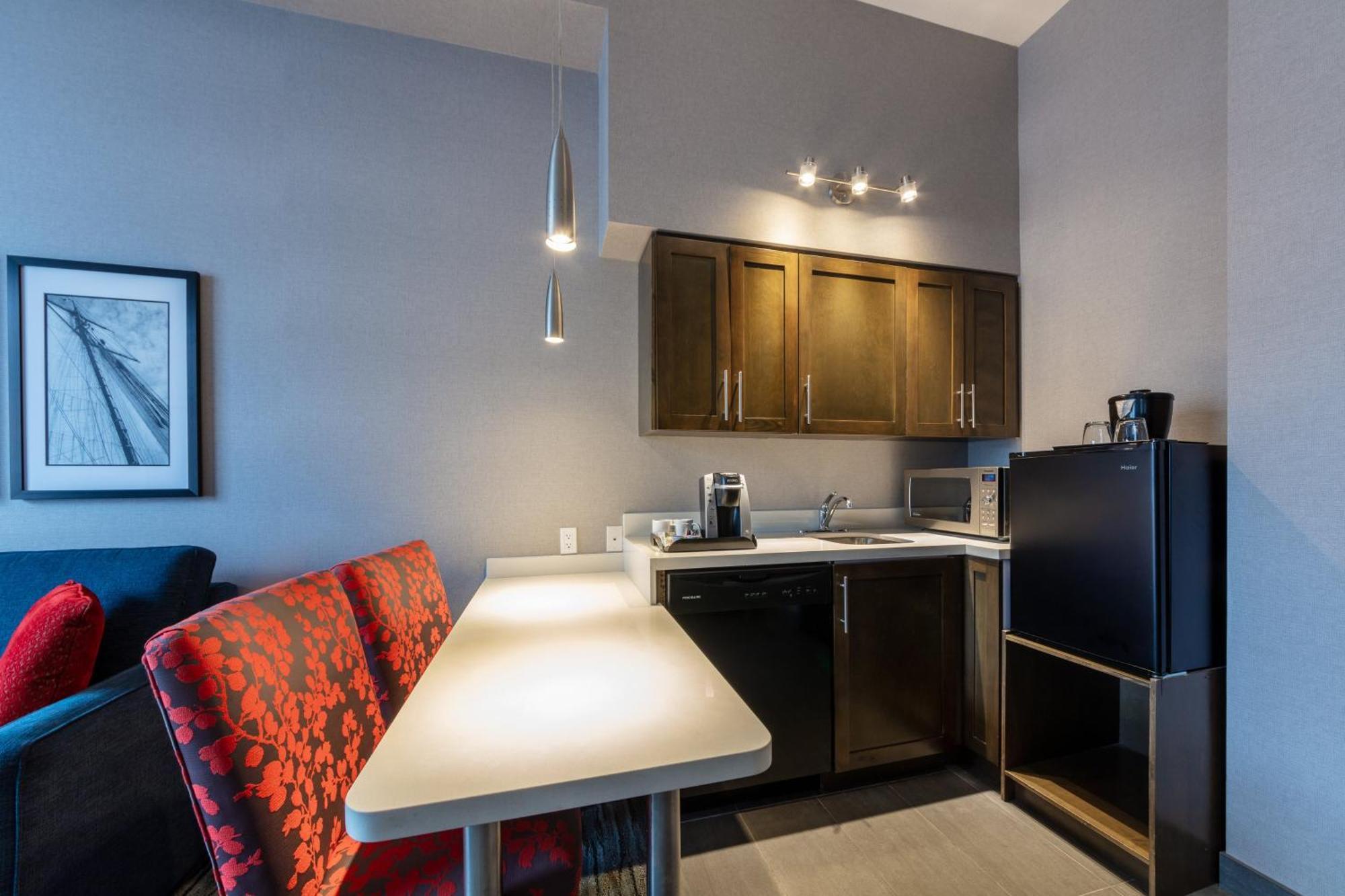 Holiday Inn Express & Suites Riverport Richmond By Ihg Экстерьер фото