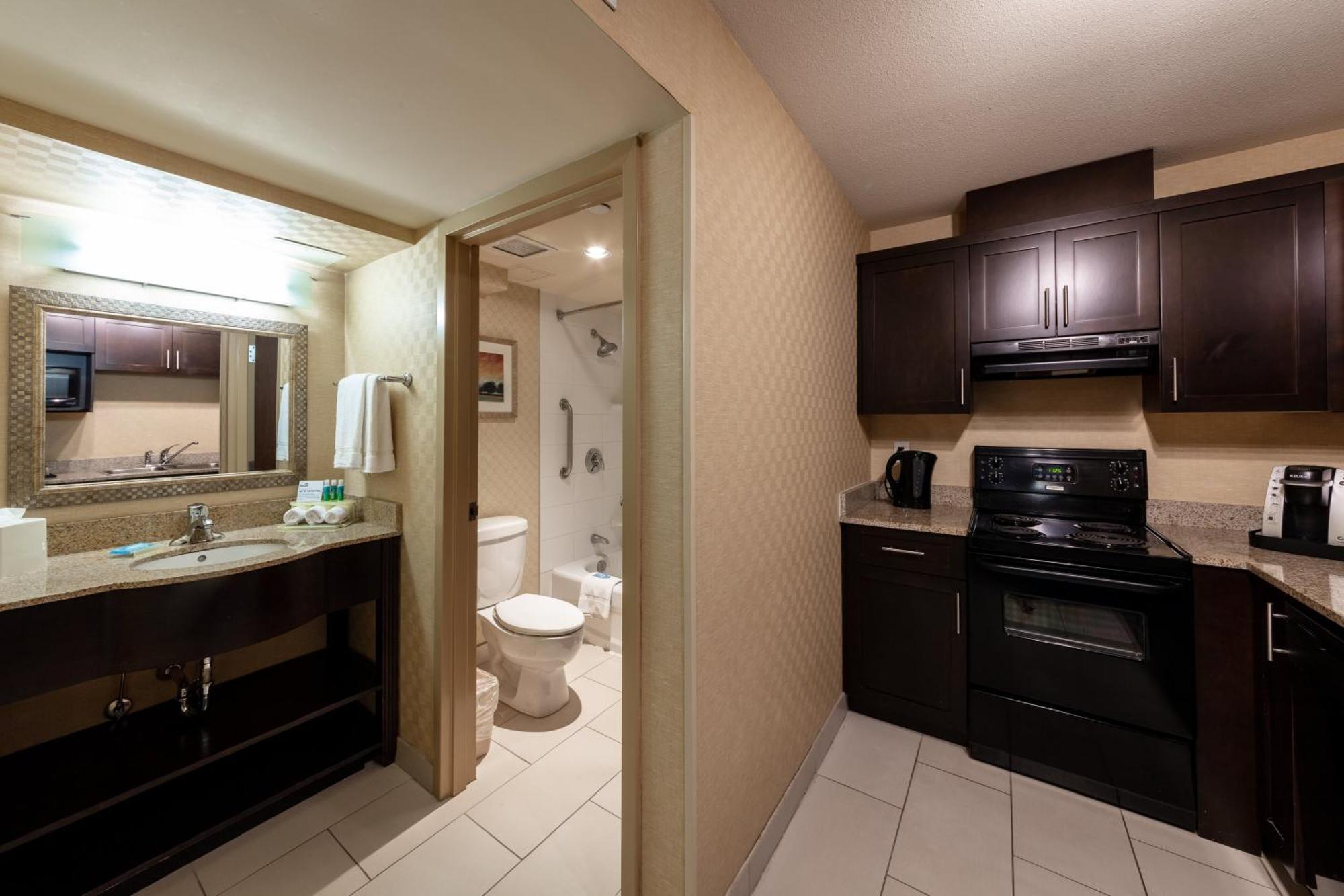 Holiday Inn Express & Suites Riverport Richmond By Ihg Экстерьер фото