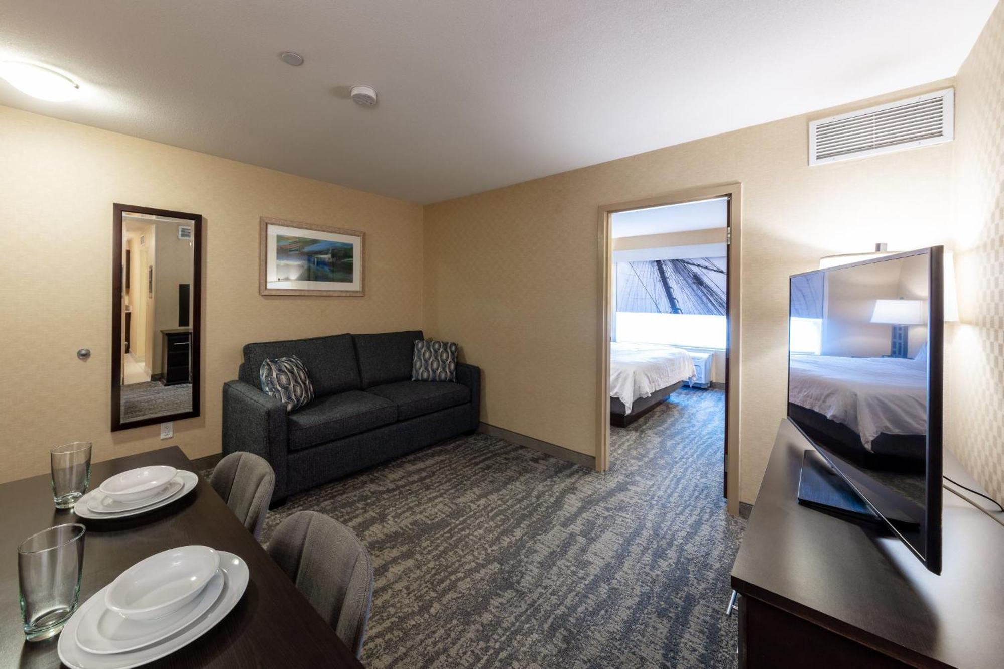 Holiday Inn Express & Suites Riverport Richmond By Ihg Экстерьер фото